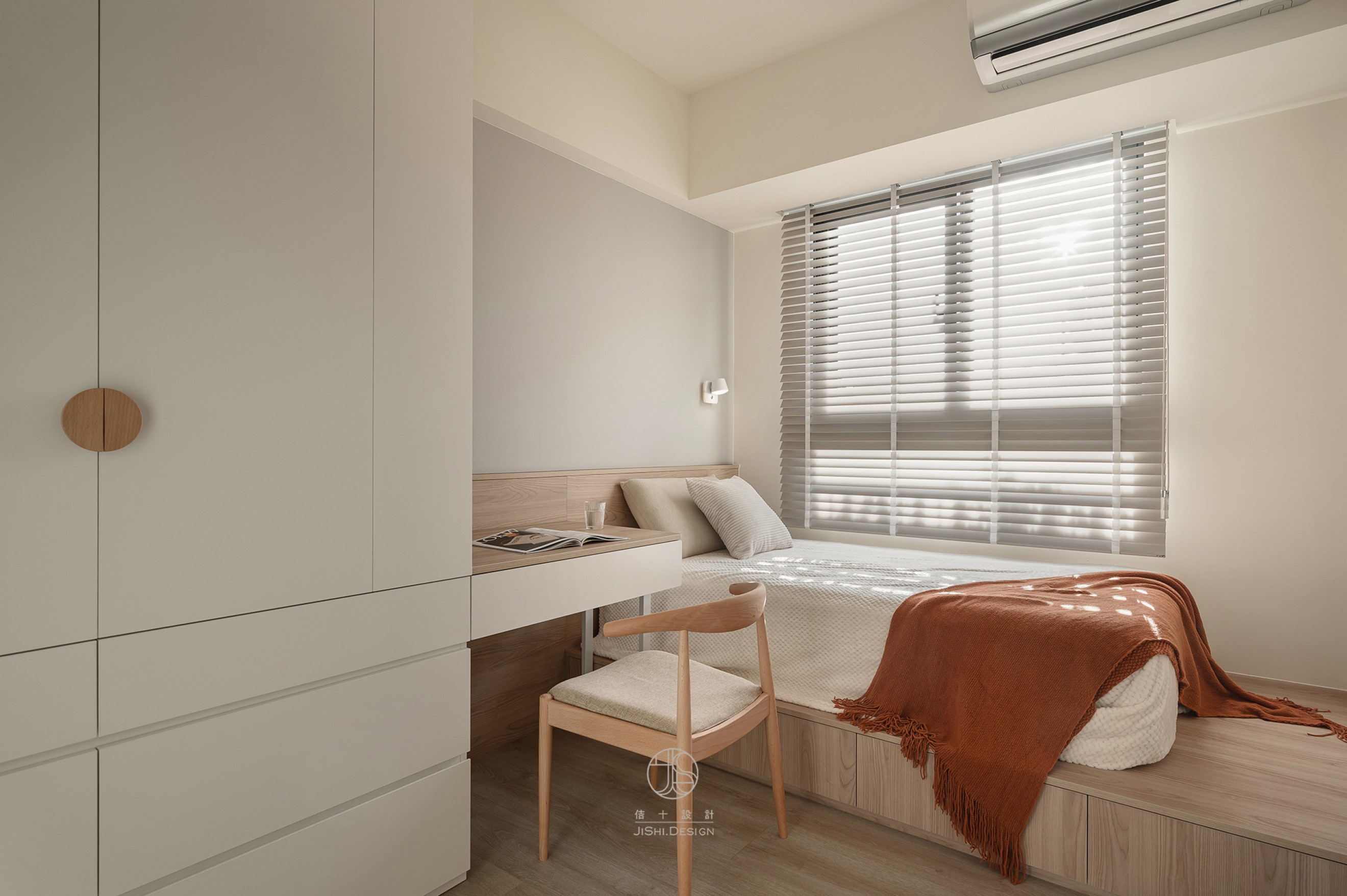 HTML5 Bootstrap Template by colorlib.com