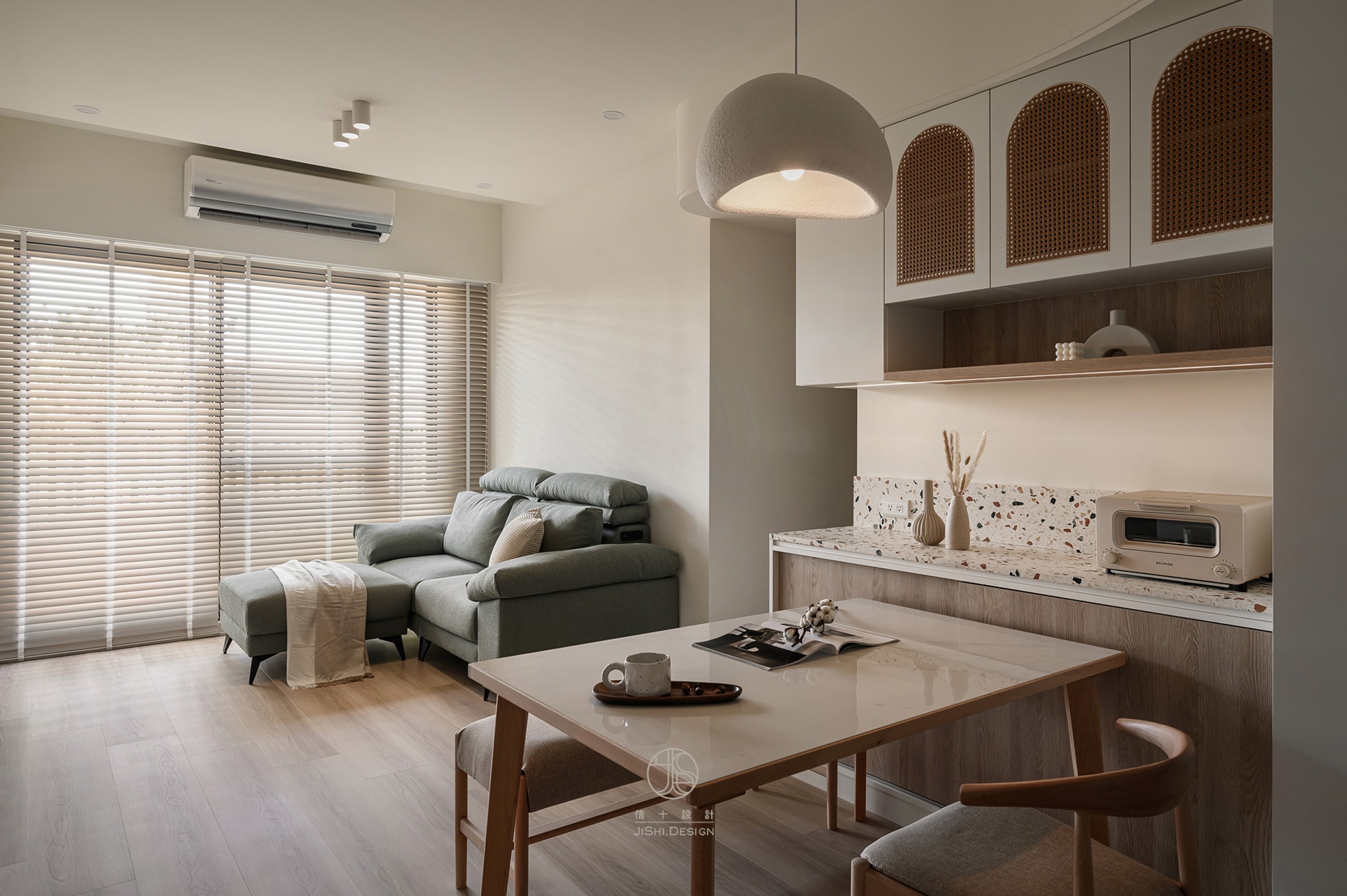 HTML5 Bootstrap Template by colorlib.com