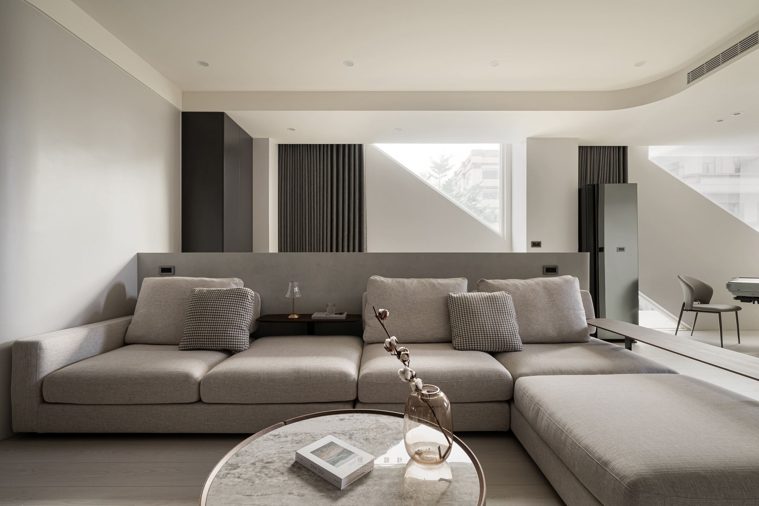 HTML5 Bootstrap Template by colorlib.com