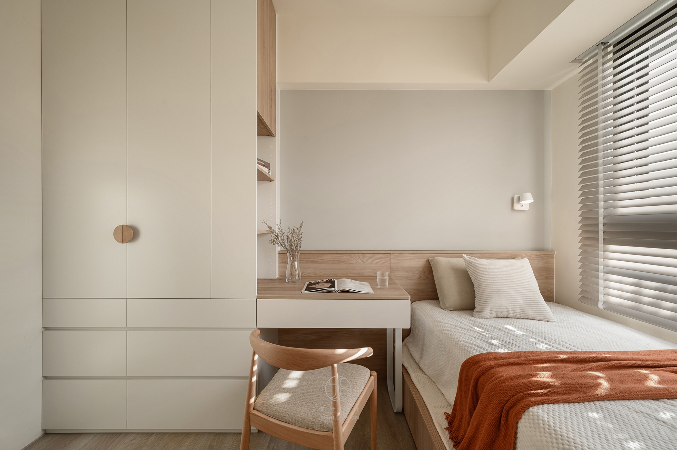 HTML5 Bootstrap Template by colorlib.com