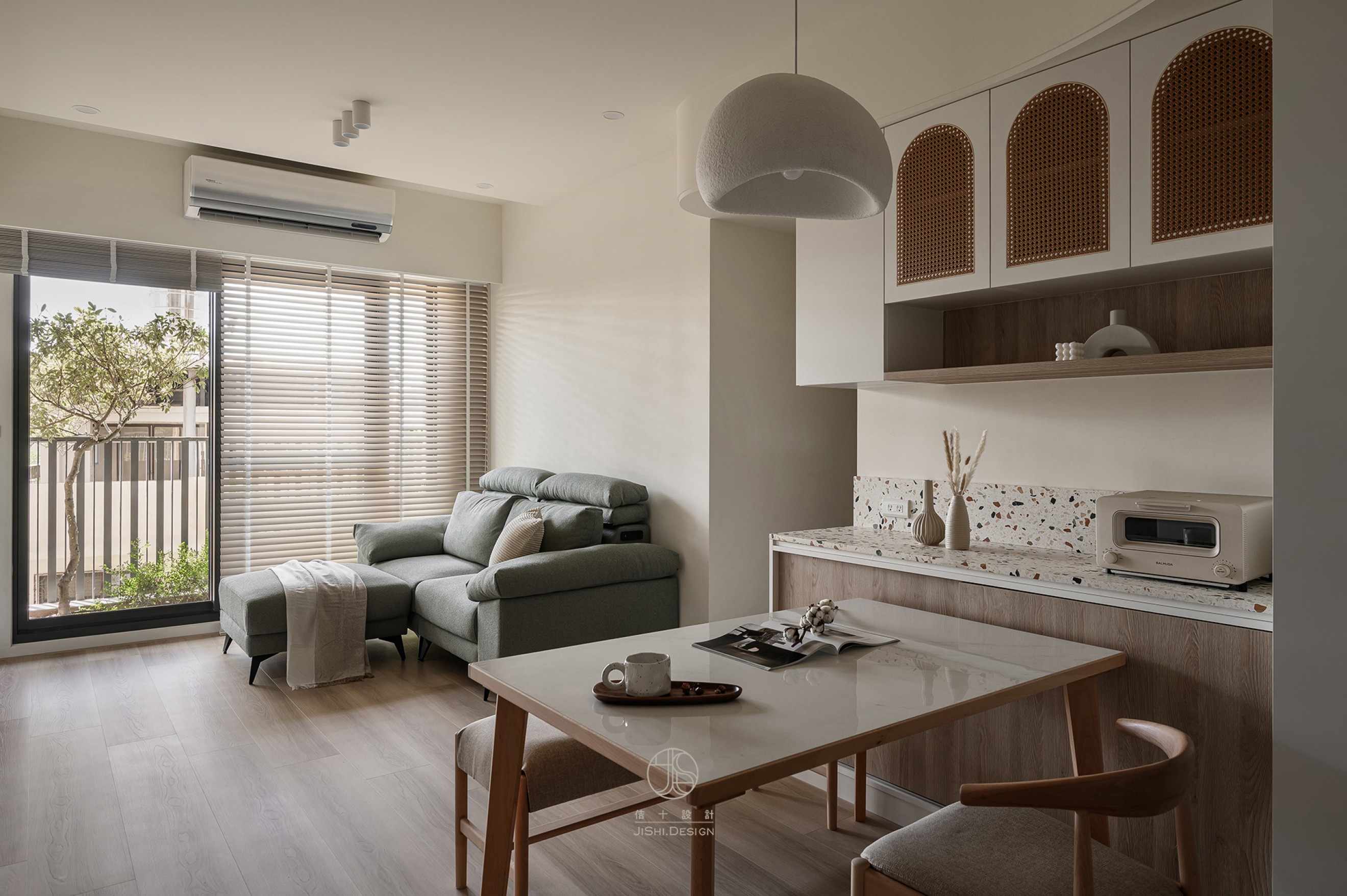 HTML5 Bootstrap Template by colorlib.com