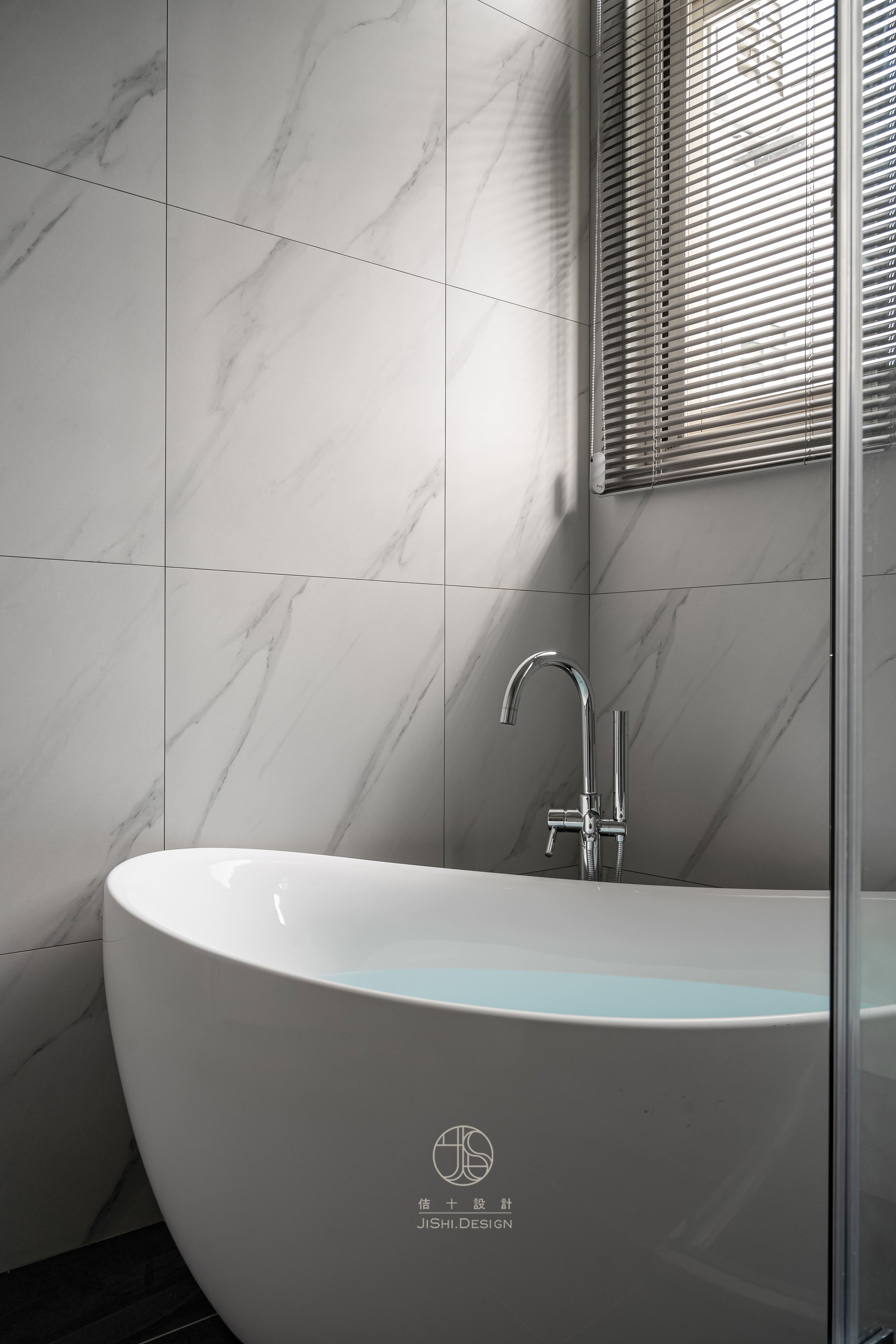 HTML5 Bootstrap Template by colorlib.com