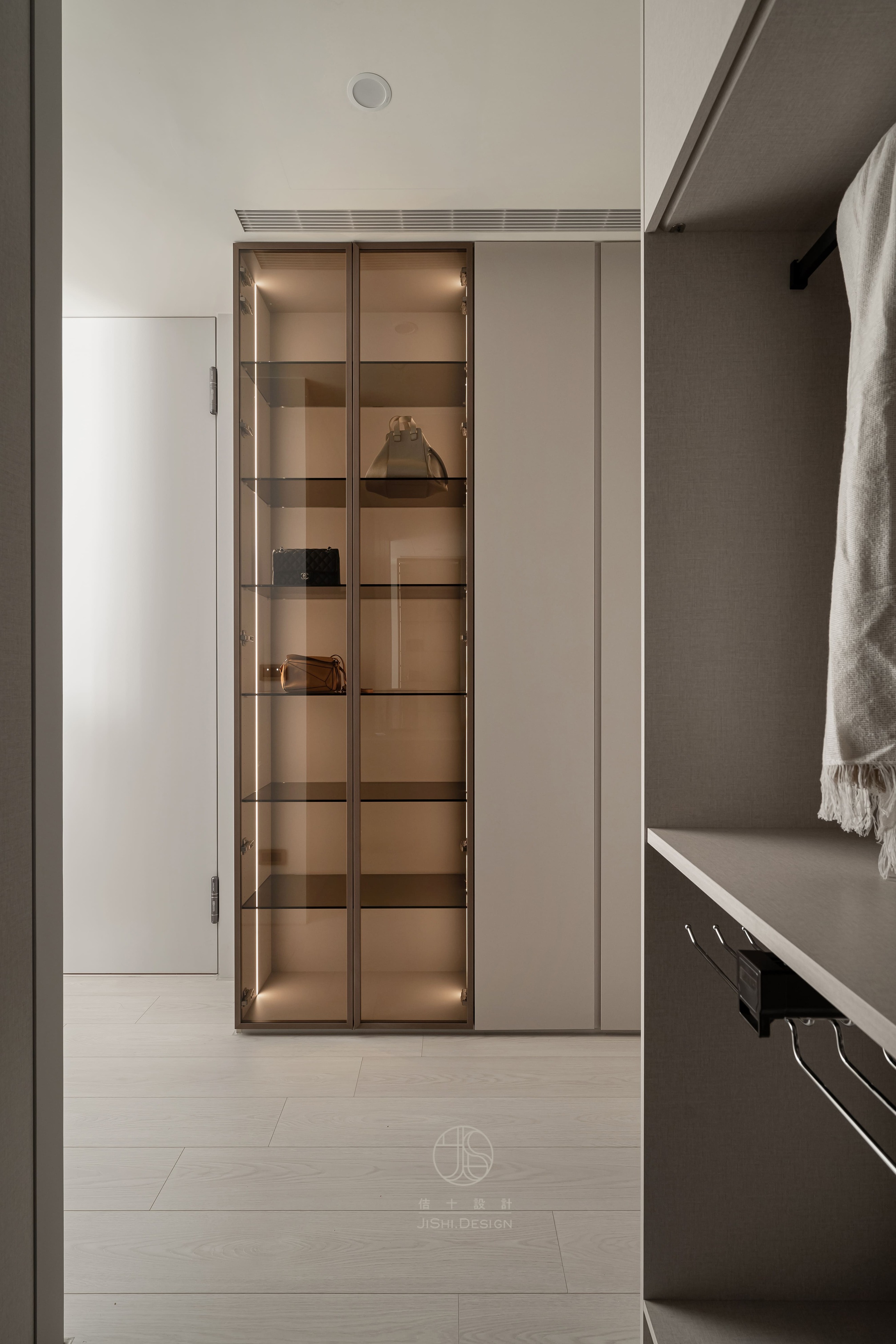 HTML5 Bootstrap Template by colorlib.com