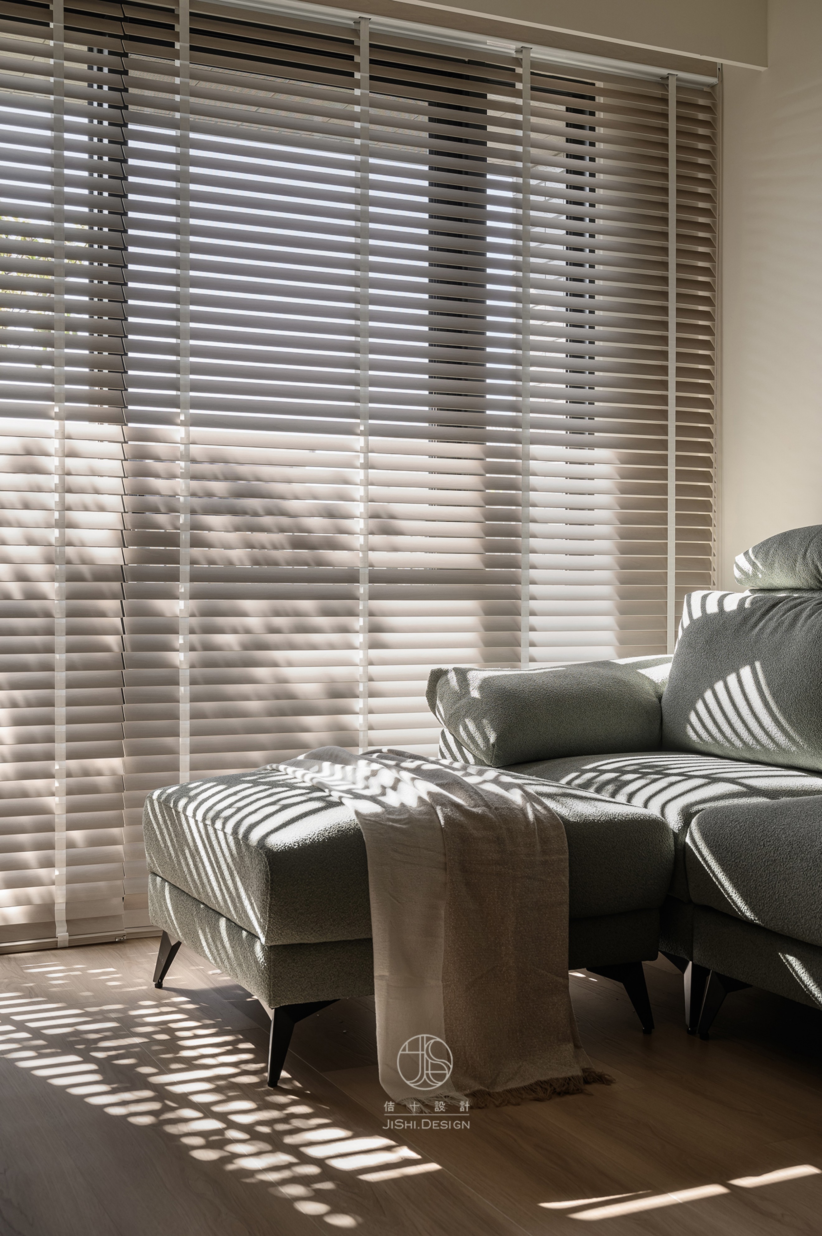 HTML5 Bootstrap Template by colorlib.com