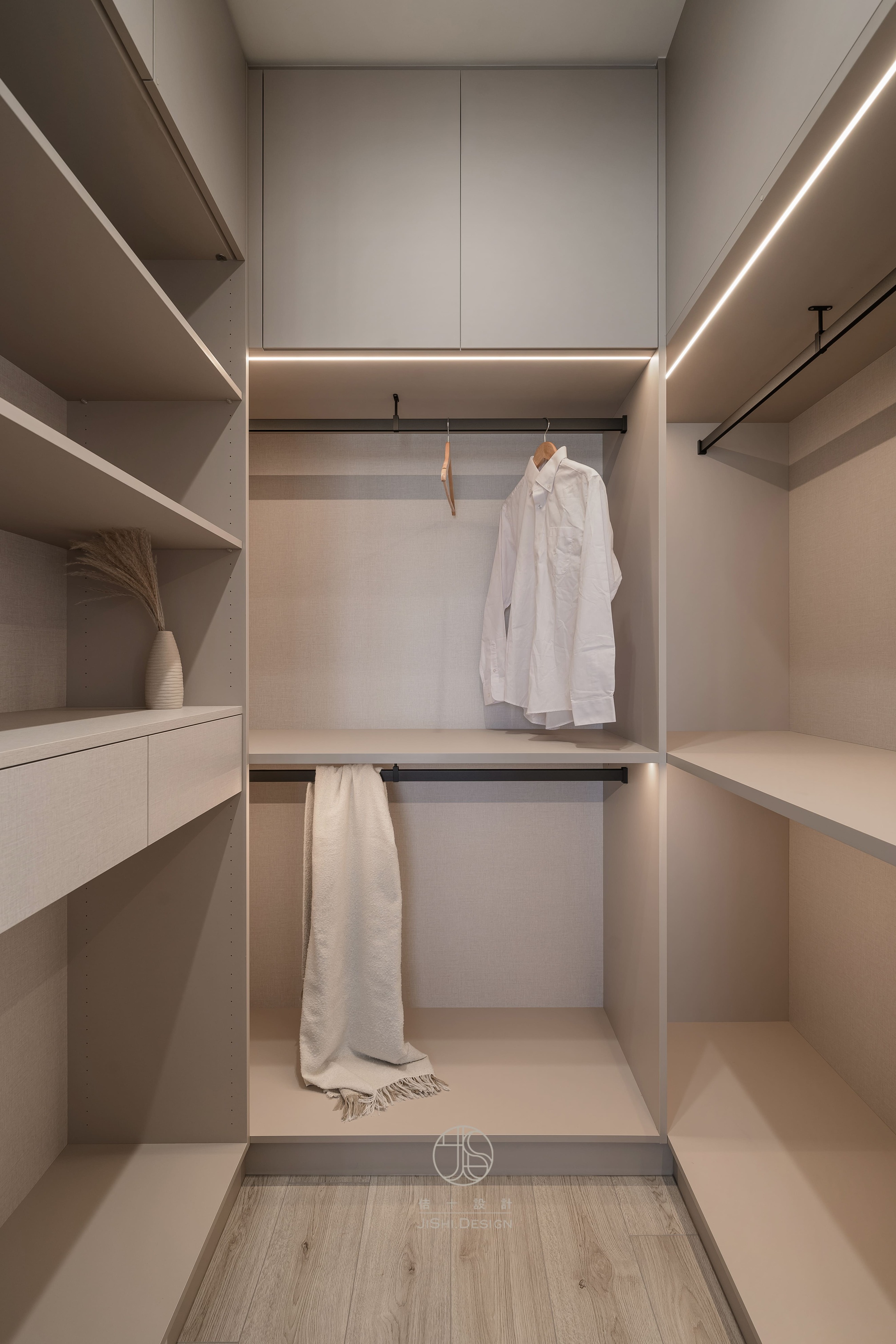 HTML5 Bootstrap Template by colorlib.com